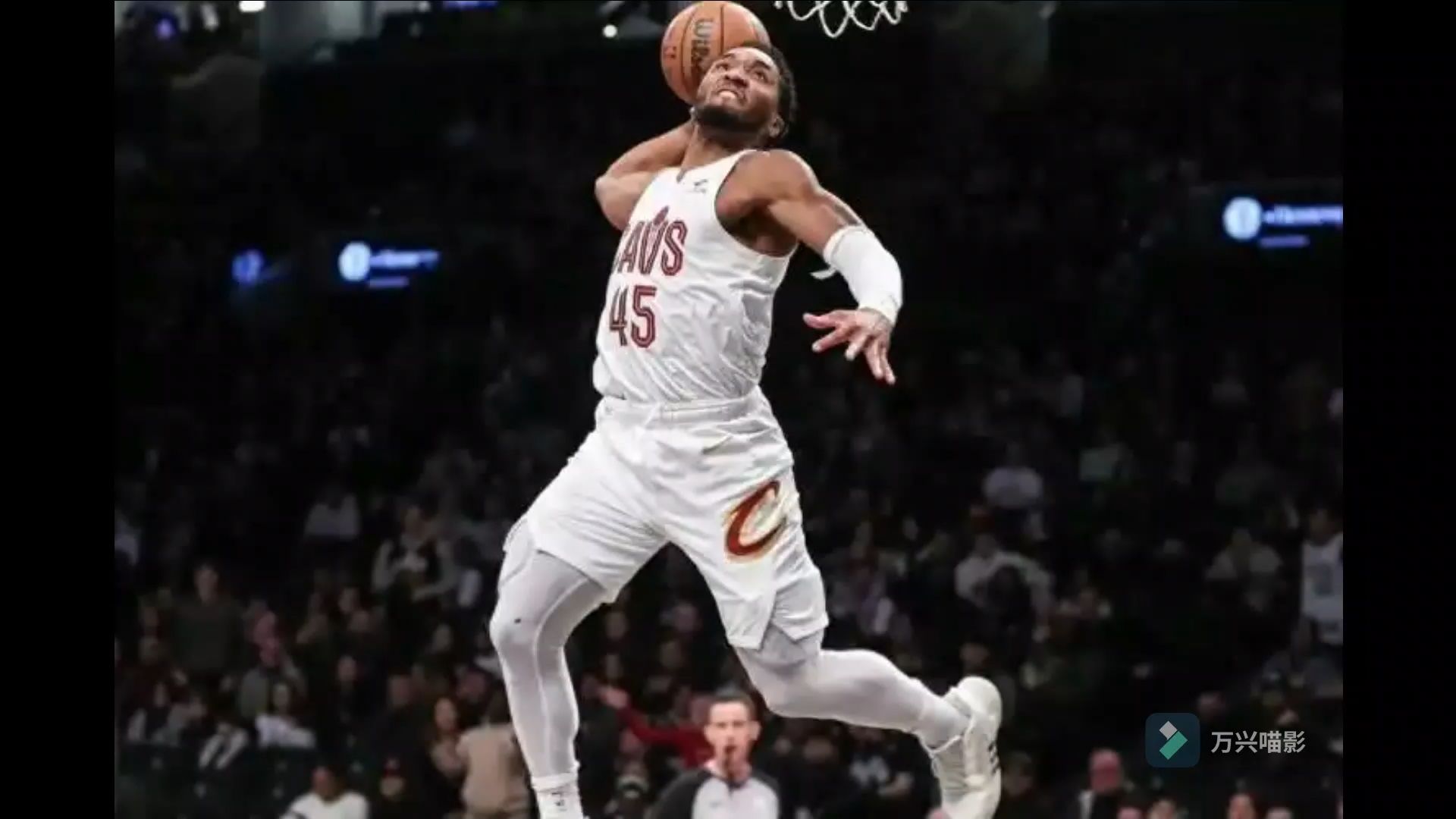 西班牙12岁球员8-0击败女足对手后让她们“去洗碗”，被视作性别歧视（西班牙12岁小将8-0大胜女足后喊“去洗碗”，言论引发性别歧视争议）