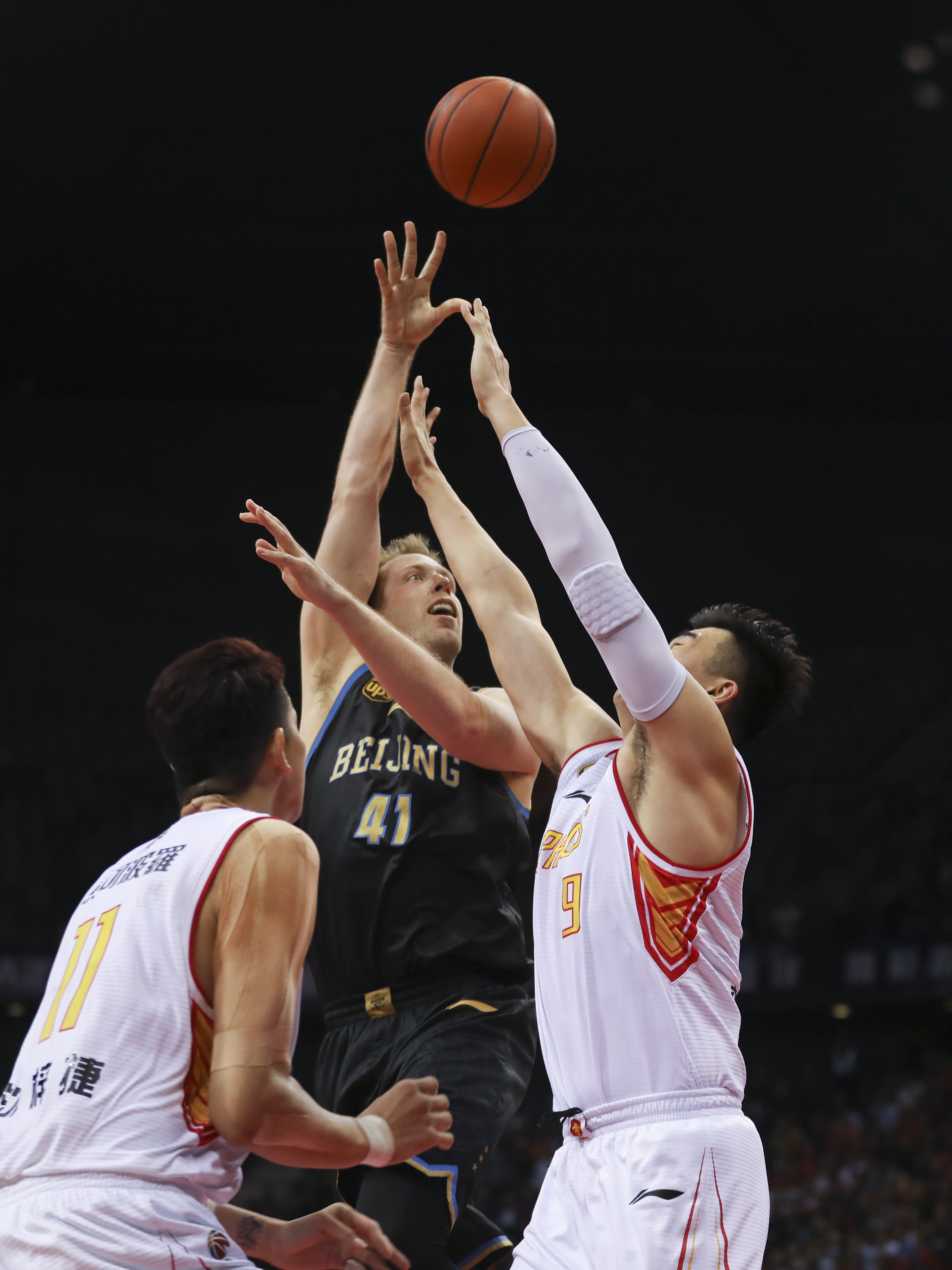 切尔西本赛季英超15轮调整46人次首发，比上赛季同期多了11次（英超前15轮，切尔西已变更46次首发阵容，较上季同期多11次）