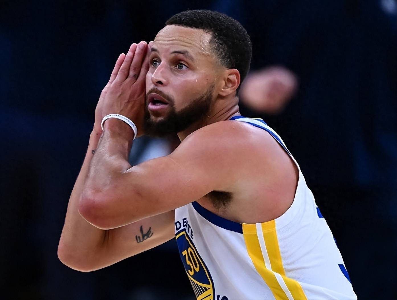 完成大四喜，姆巴佩当选欧冠官方本周最佳球员（姆巴佩轰出大四喜，荣膺欧冠官方本周最佳）