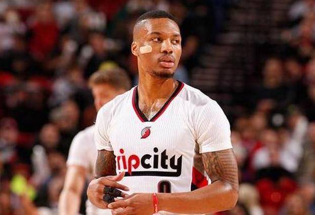 阿根廷队训练吸引20085名球迷观看，梅西获赠埃尔切10号球衣（阿根廷队训练迎来20085名球迷观战，梅西获赠埃尔切10号战袍）